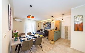 Ema 2Br Apt. In Old Town Centre